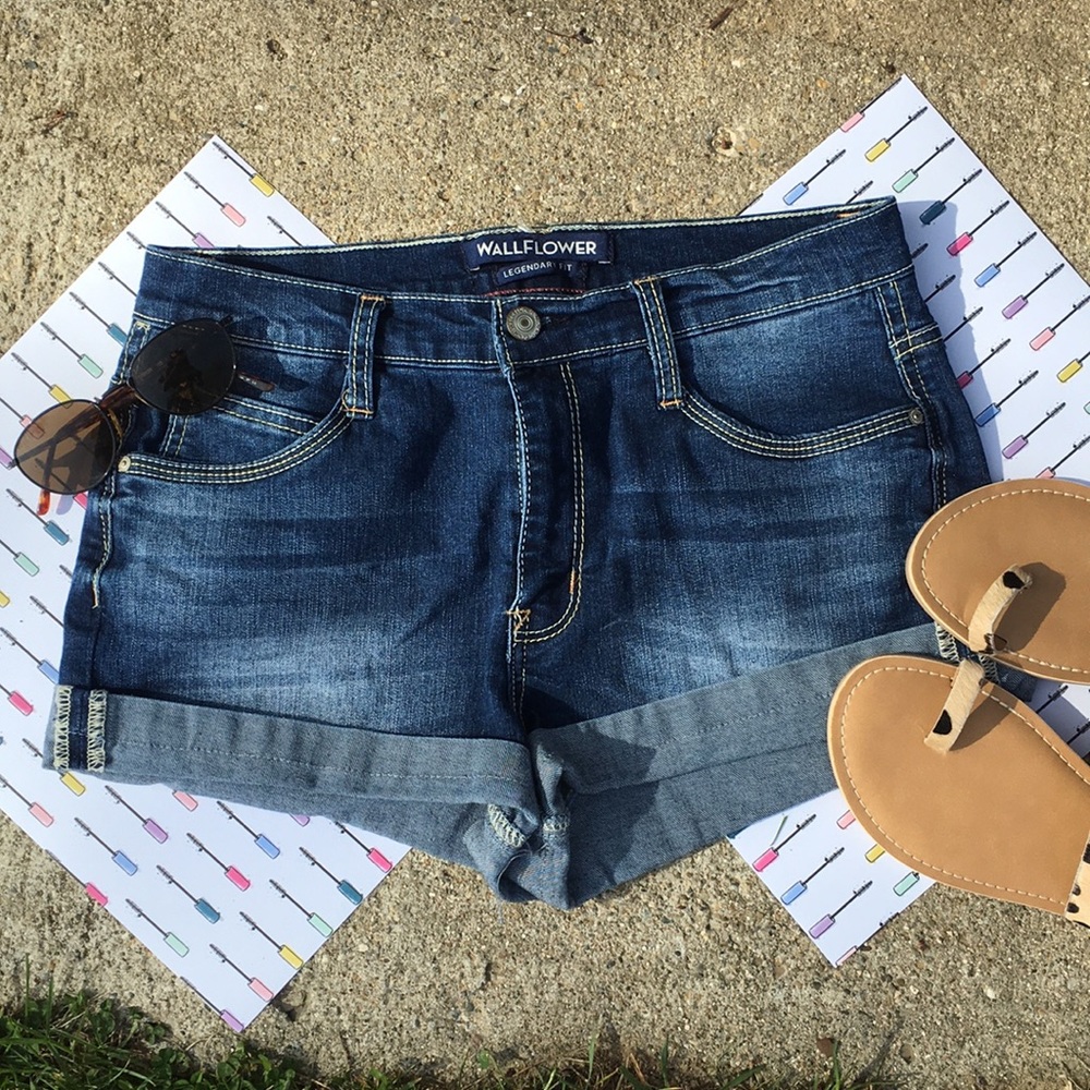 Wallflower Shorts Juniors size 9